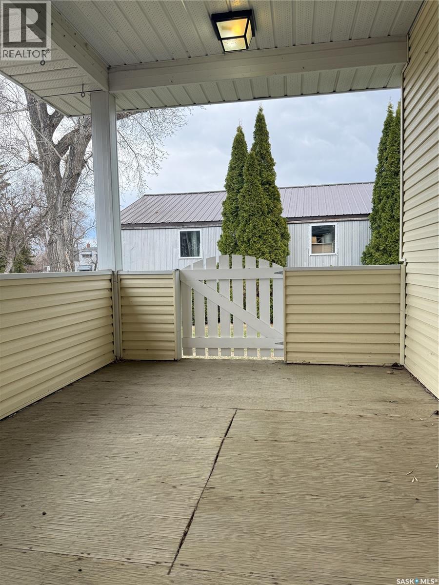 209 4th Avenue W, Melville, Saskatchewan  S0A 2P0 - Photo 2 - SK035878