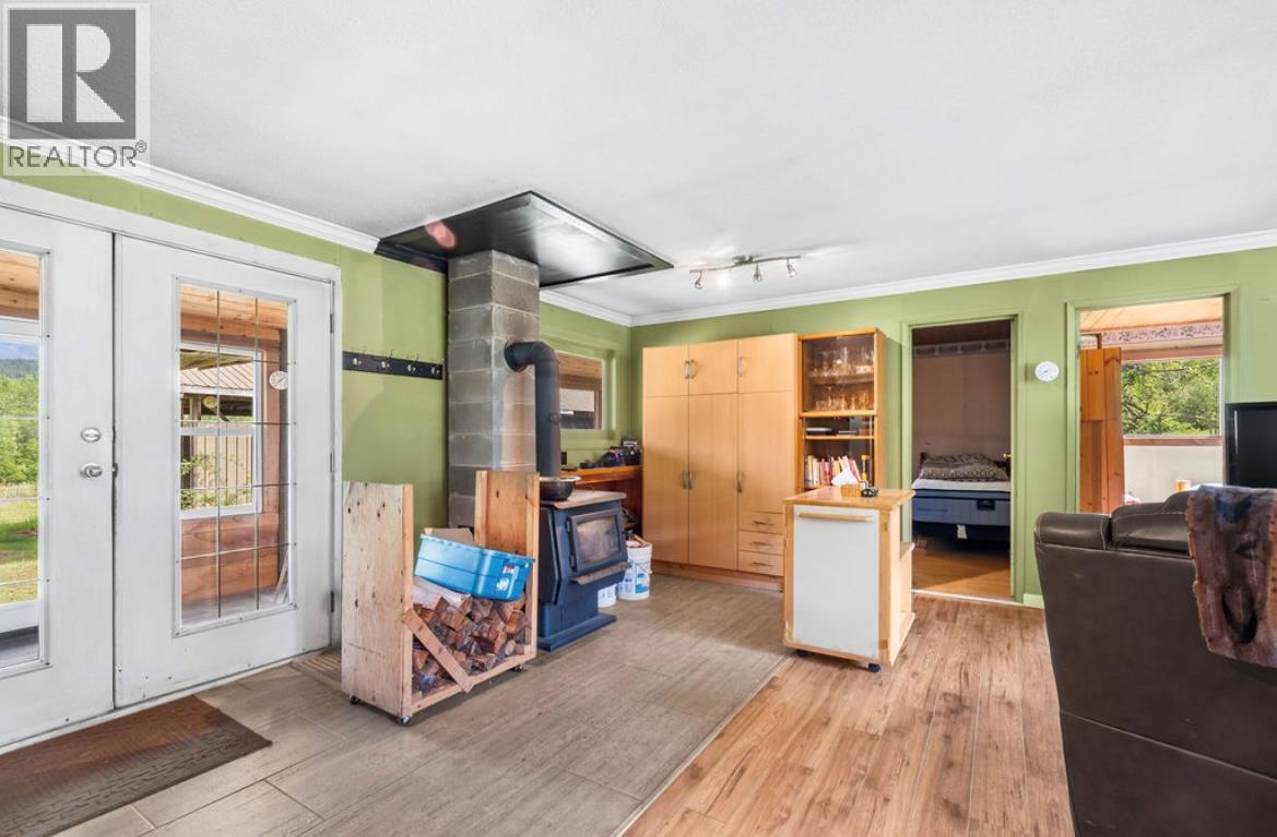 600 Robinson Road, Edgewood, British Columbia  V0G 1J0 - Photo 11 - 10387376