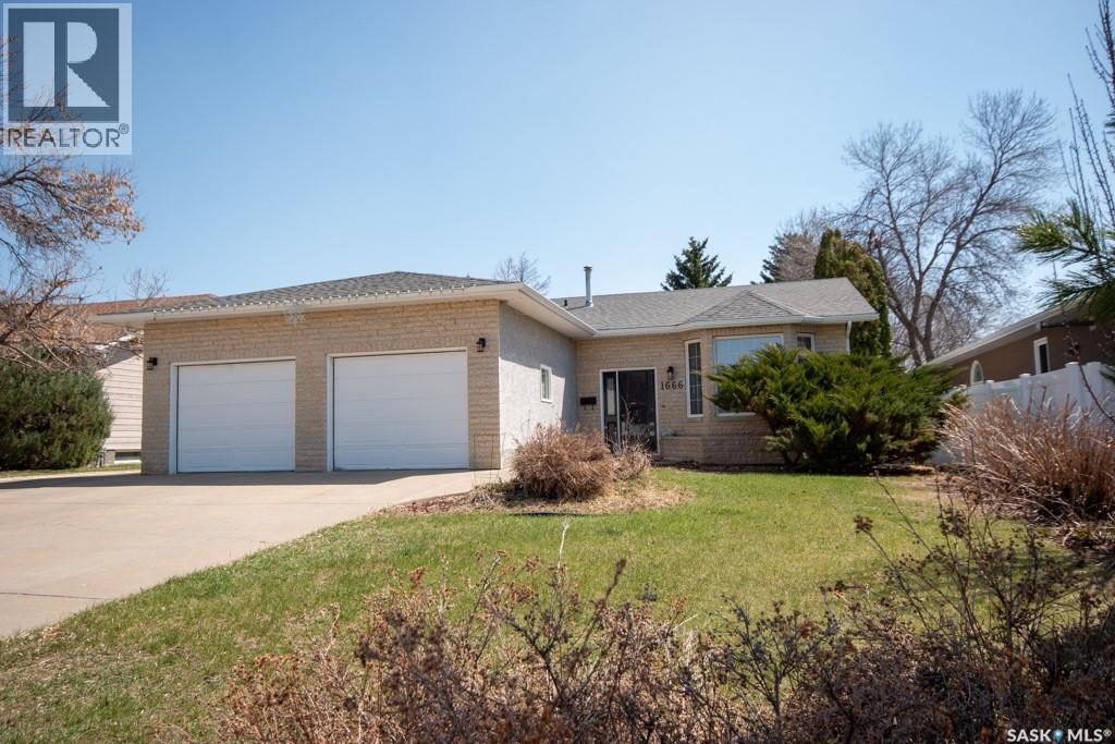 1666 Marshall Crescent, Moose Jaw, Saskatchewan  S6H 3G7 - Photo 1 - SK035797