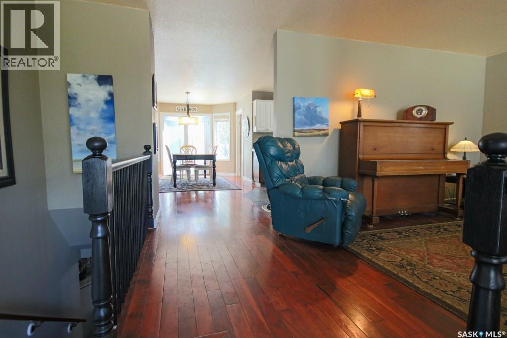 1666 Marshall Crescent, Moose Jaw, Saskatchewan  S6H 3G7 - Photo 3 - SK035797