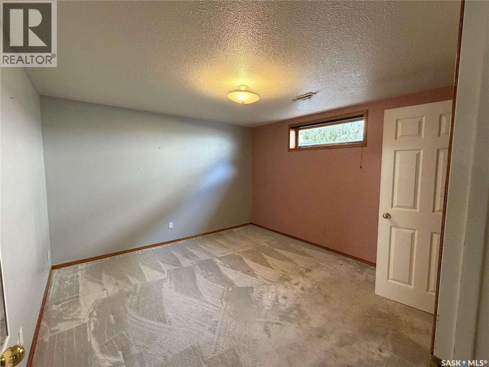 1666 Marshall Crescent, Moose Jaw, Saskatchewan  S6H 3G7 - Photo 23 - SK035797