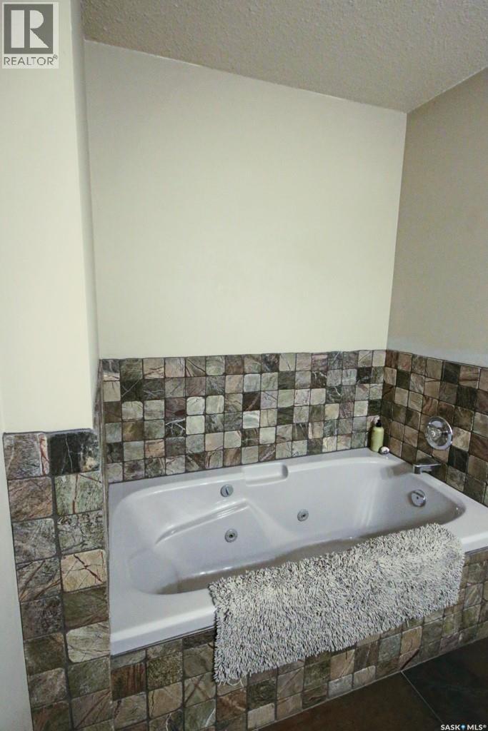 1666 Marshall Crescent, Moose Jaw, Saskatchewan  S6H 3G7 - Photo 12 - SK035797
