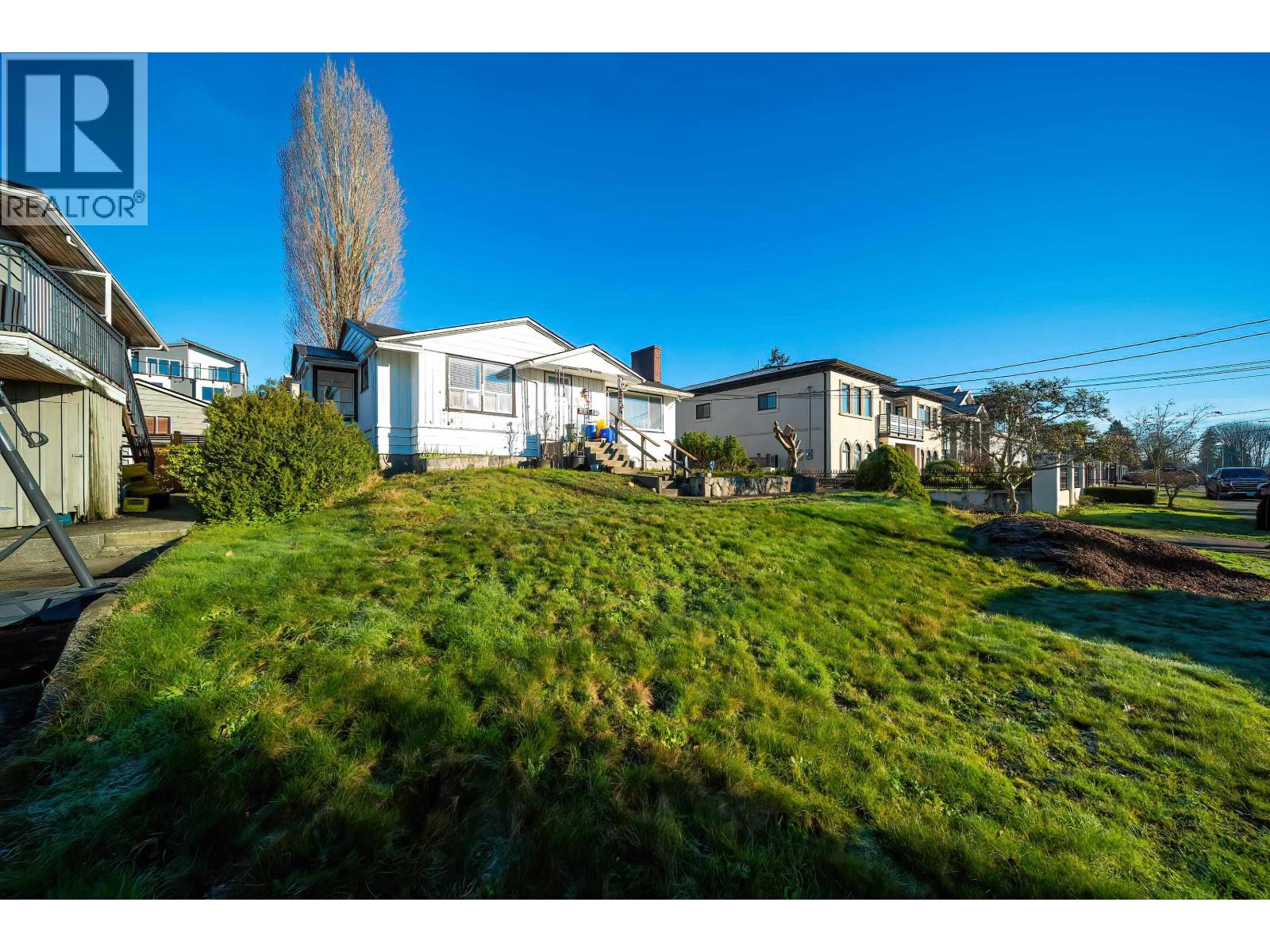 915 Walls Avenue, Coquitlam, British Columbia  V3K 2T2 - Photo 2 - R3123613