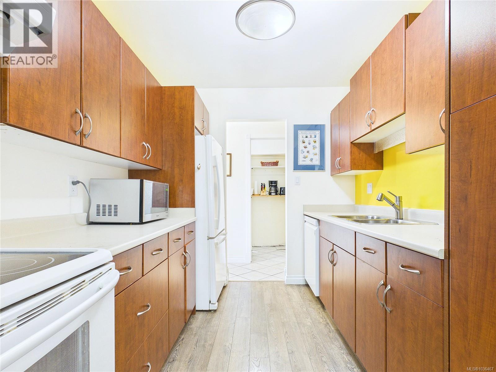 401 1665 Oak Bay Ave, Victoria, British Columbia  V8R 1B5 - Photo 12 - 1036467