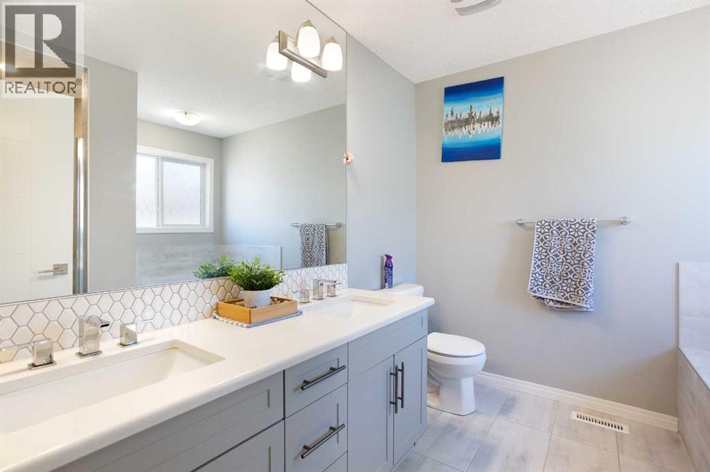 158 Osborne Common SW, Airdrie, Alberta  T4B 5G7 - Photo 15 - A2262053
