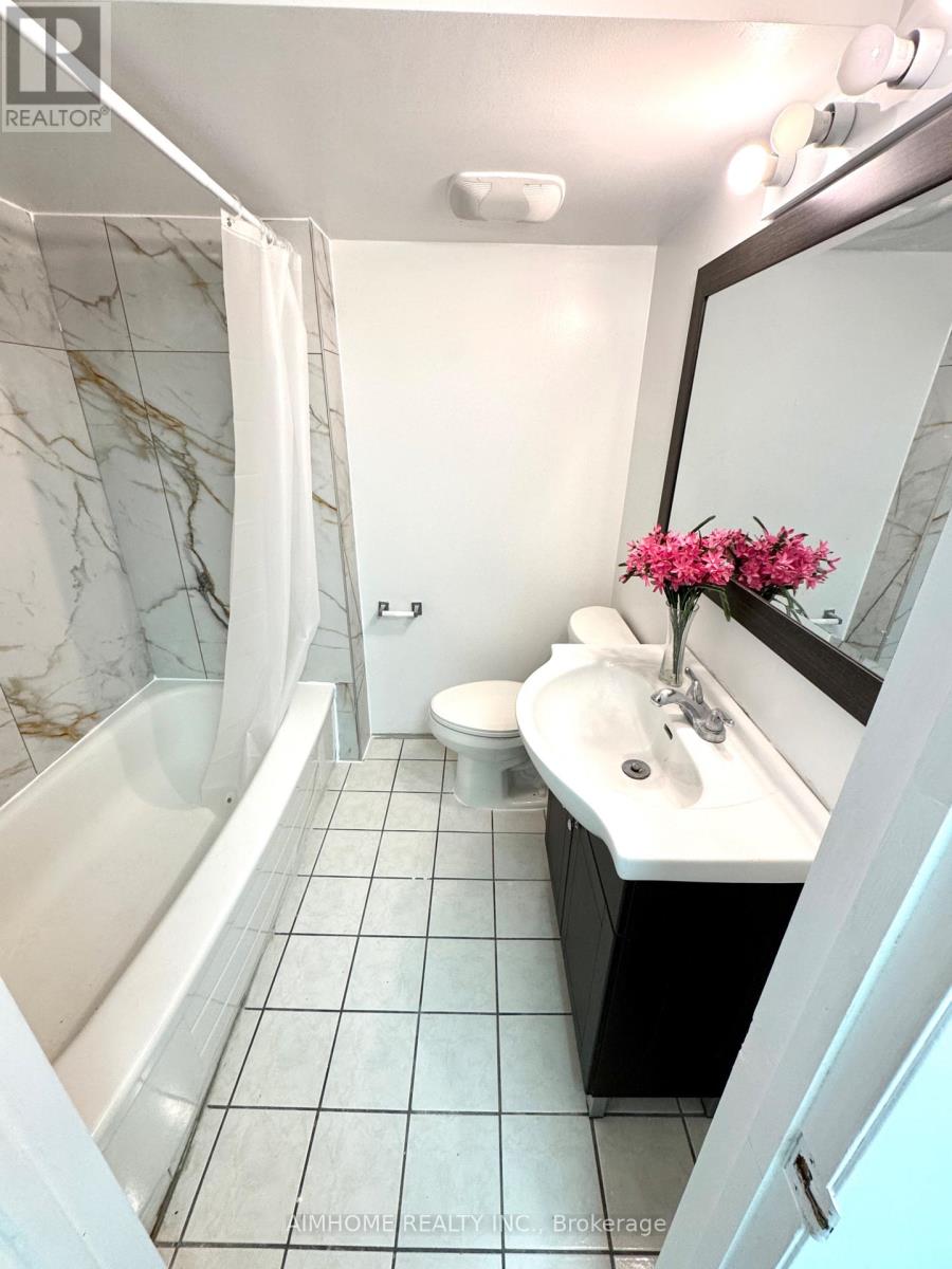 18 Rockport (Bsmt) Crescent S, Richmond Hill, Ontario  L4C 2L6 - Photo 23 - N12988590