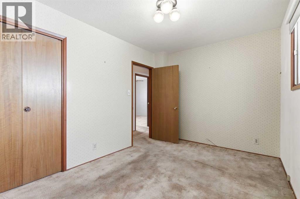 6215 Thorncliffe Drive Nw, Calgary, Alberta  T2K 3A6 - Photo 17 - A2308292