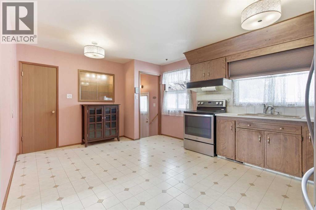 6215 Thorncliffe Drive Nw, Calgary, Alberta  T2K 3A6 - Photo 9 - A2308292