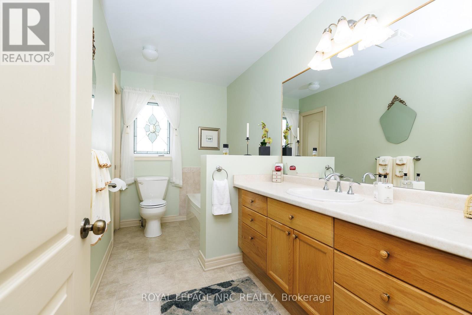 6787 Ailanthus Avenue, Niagara Falls, Ontario  L2G 4C6 - Photo 22 - X13125736