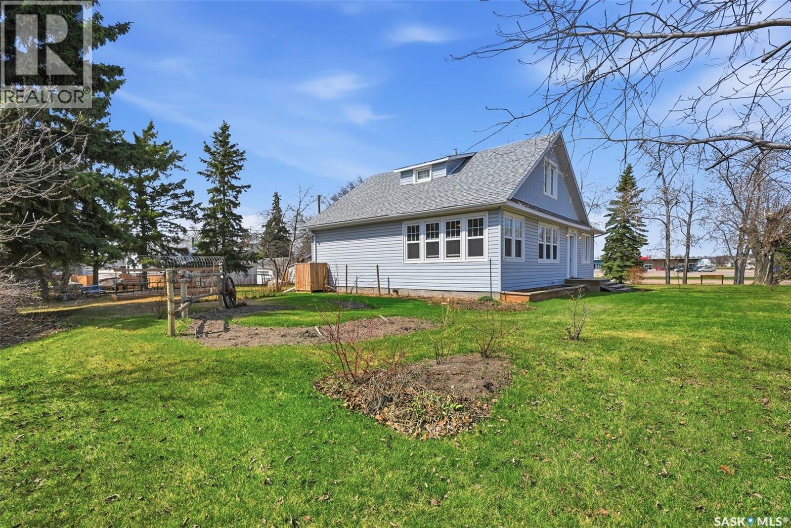 62 Antrim Street, Lanigan, Saskatchewan  S0K 2M0 - Photo 3 - SK035760