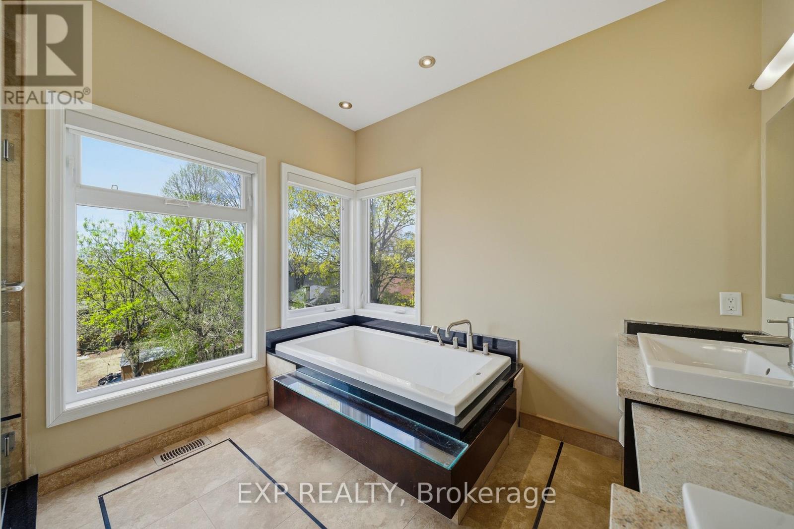 1356 Louis Lane, Ottawa, Ontario  K1B 3N5 - Photo 19 - X13125742