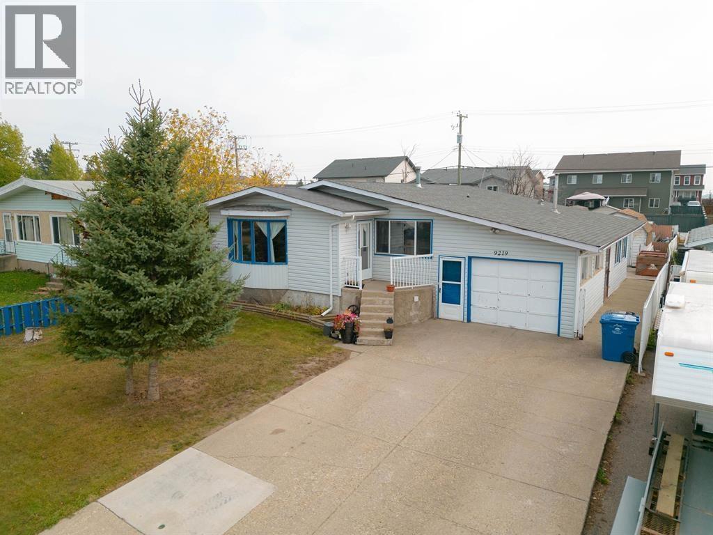 9219 103 Avenue, Fort St. John, British Columbia  V1J 2G6 - Photo 1 - R3081355