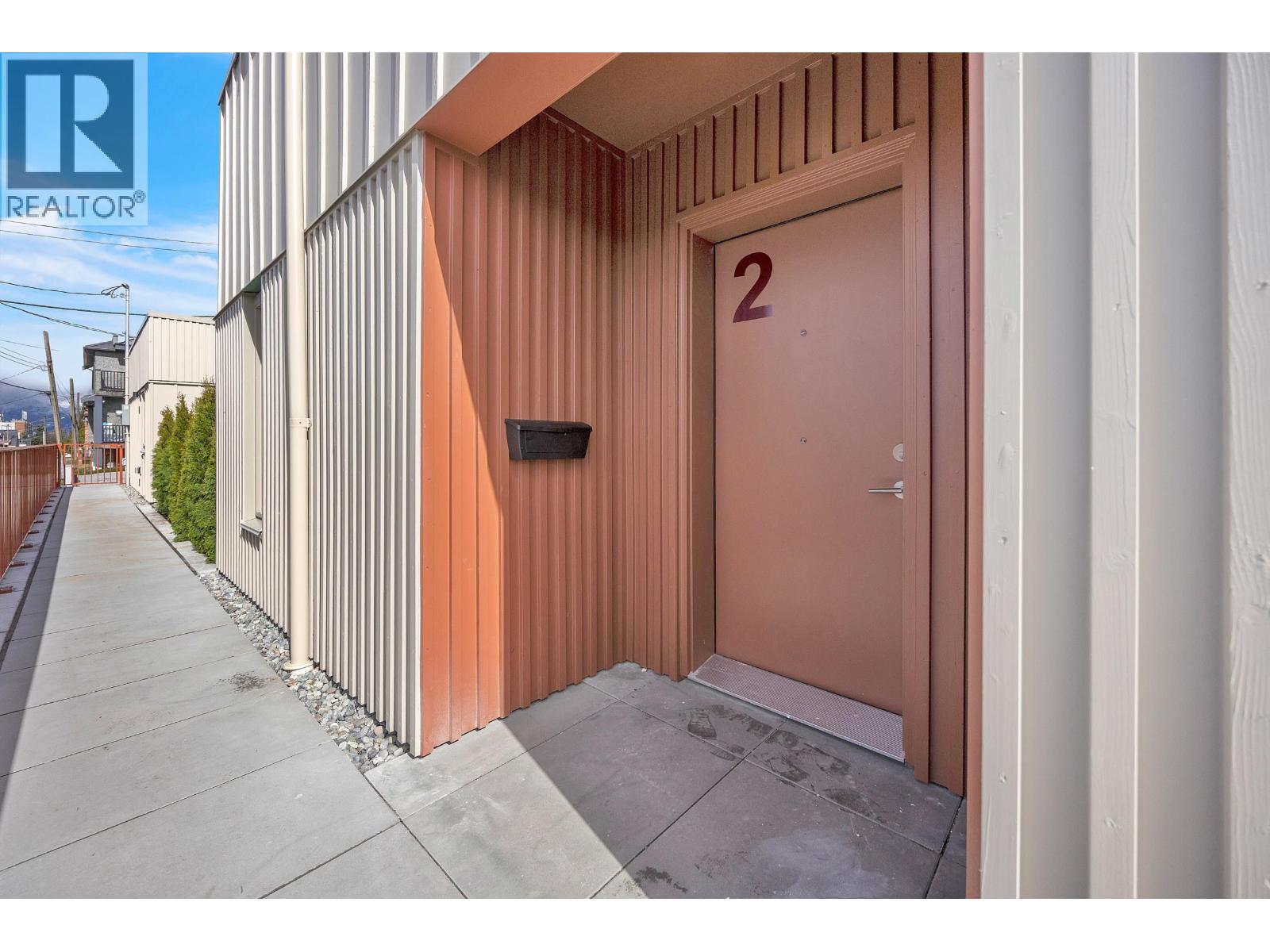 2 2915 E 5th Avenue, Vancouver, British Columbia  V5M 1N6 - Photo 2 - R3101017
