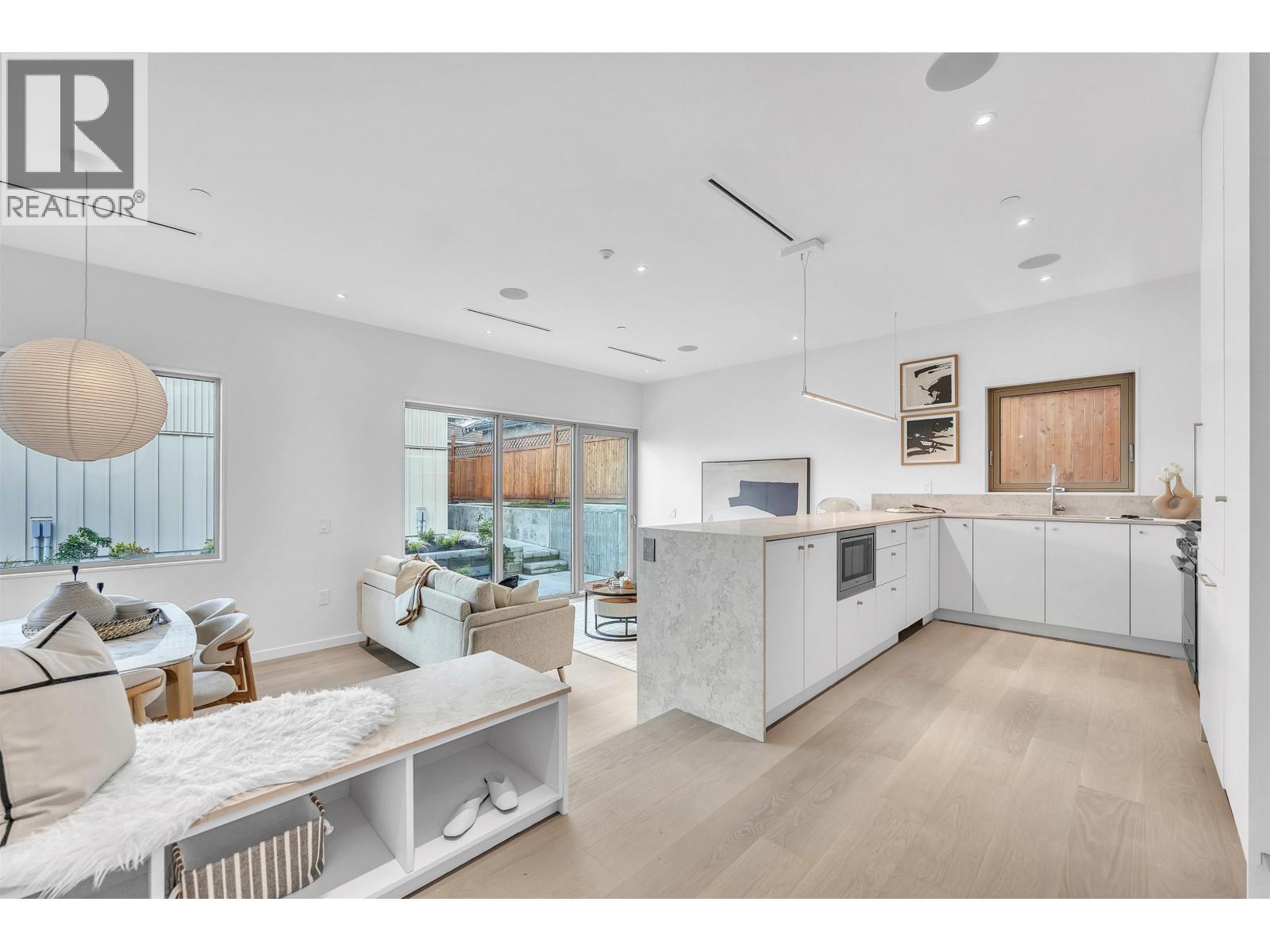 2 2915 E 5th Avenue, Vancouver, British Columbia  V5M 1N6 - Photo 3 - R3101017