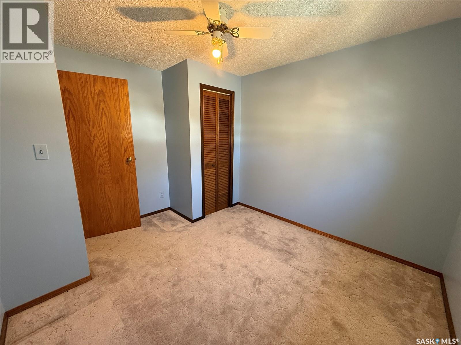 72 11th Street, Weyburn, Saskatchewan  S4H 1J3 - Photo 10 - SK035916