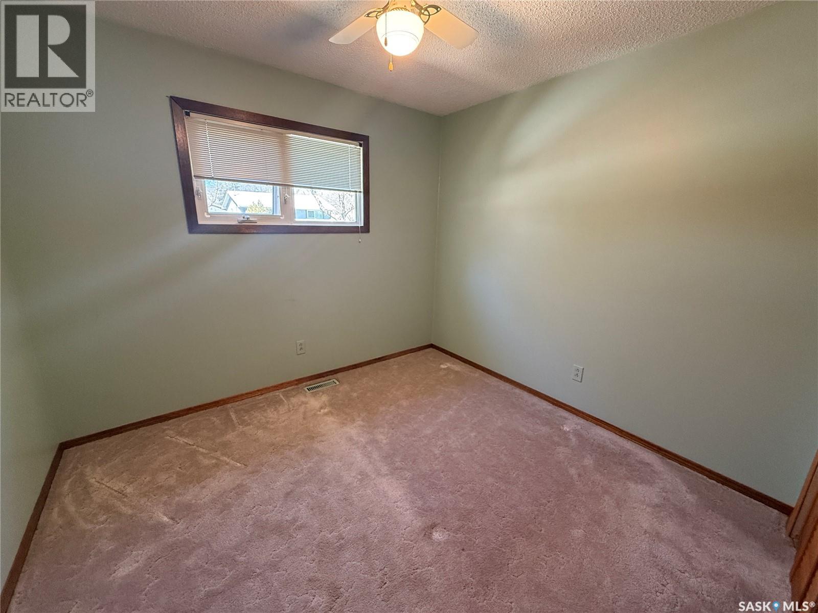 72 11th Street, Weyburn, Saskatchewan  S4H 1J3 - Photo 13 - SK035916