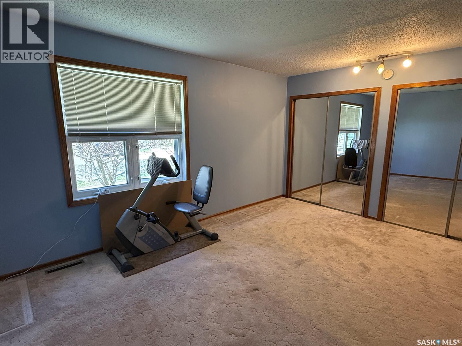 72 11th Street, Weyburn, Saskatchewan  S4H 1J3 - Photo 15 - SK035916