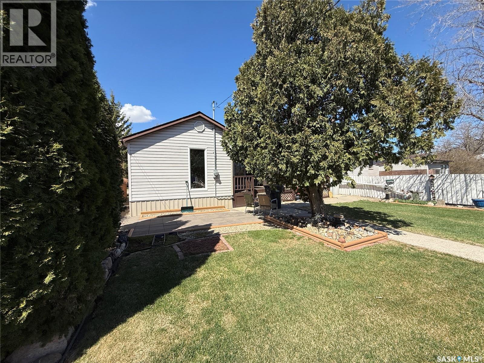 72 11th Street, Weyburn, Saskatchewan  S4H 1J3 - Photo 20 - SK035916