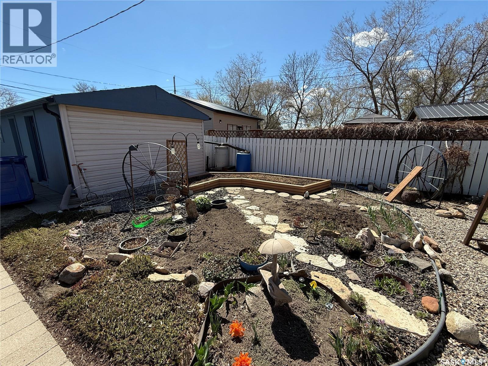 72 11th Street, Weyburn, Saskatchewan  S4H 1J3 - Photo 21 - SK035916