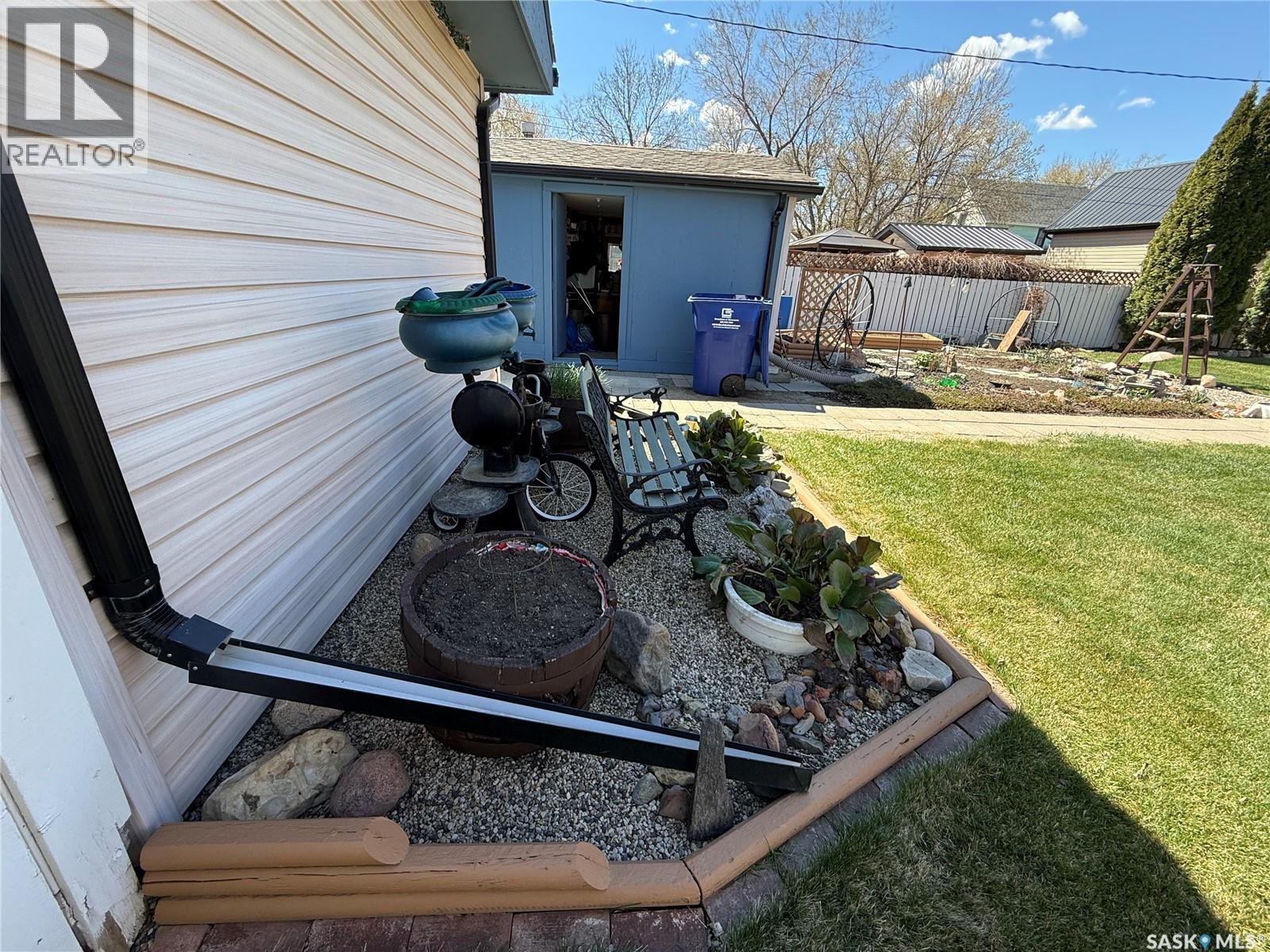 72 11th Street, Weyburn, Saskatchewan  S4H 1J3 - Photo 22 - SK035916