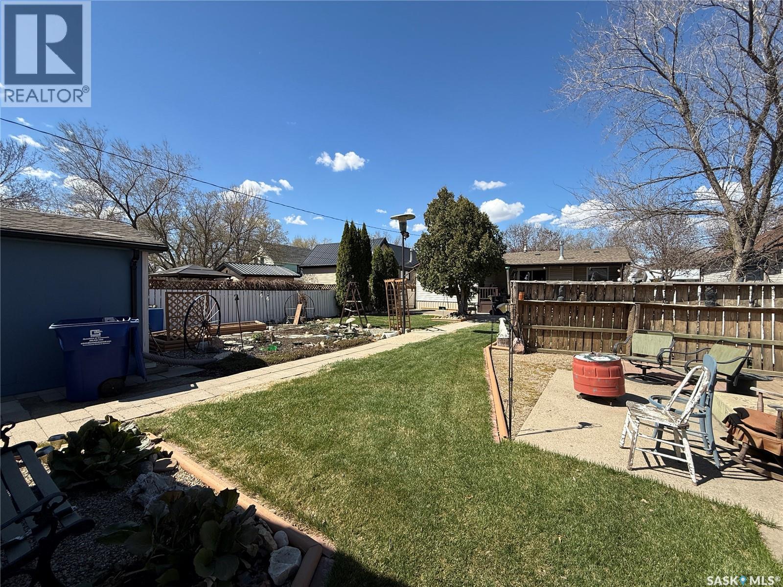 72 11th Street, Weyburn, Saskatchewan  S4H 1J3 - Photo 24 - SK035916