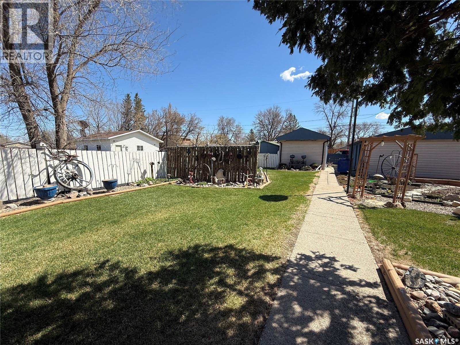 72 11th Street, Weyburn, Saskatchewan  S4H 1J3 - Photo 26 - SK035916