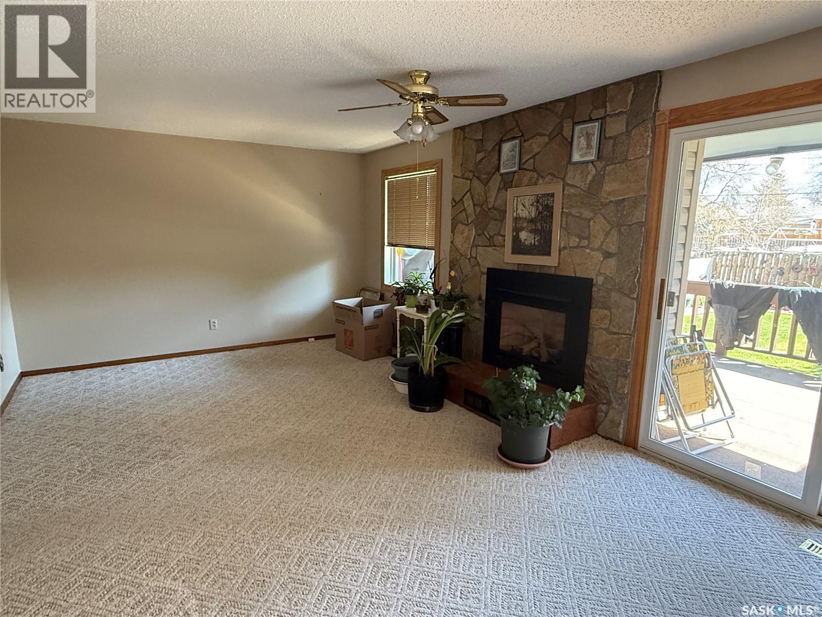 72 11th Street, Weyburn, Saskatchewan  S4H 1J3 - Photo 8 - SK035916