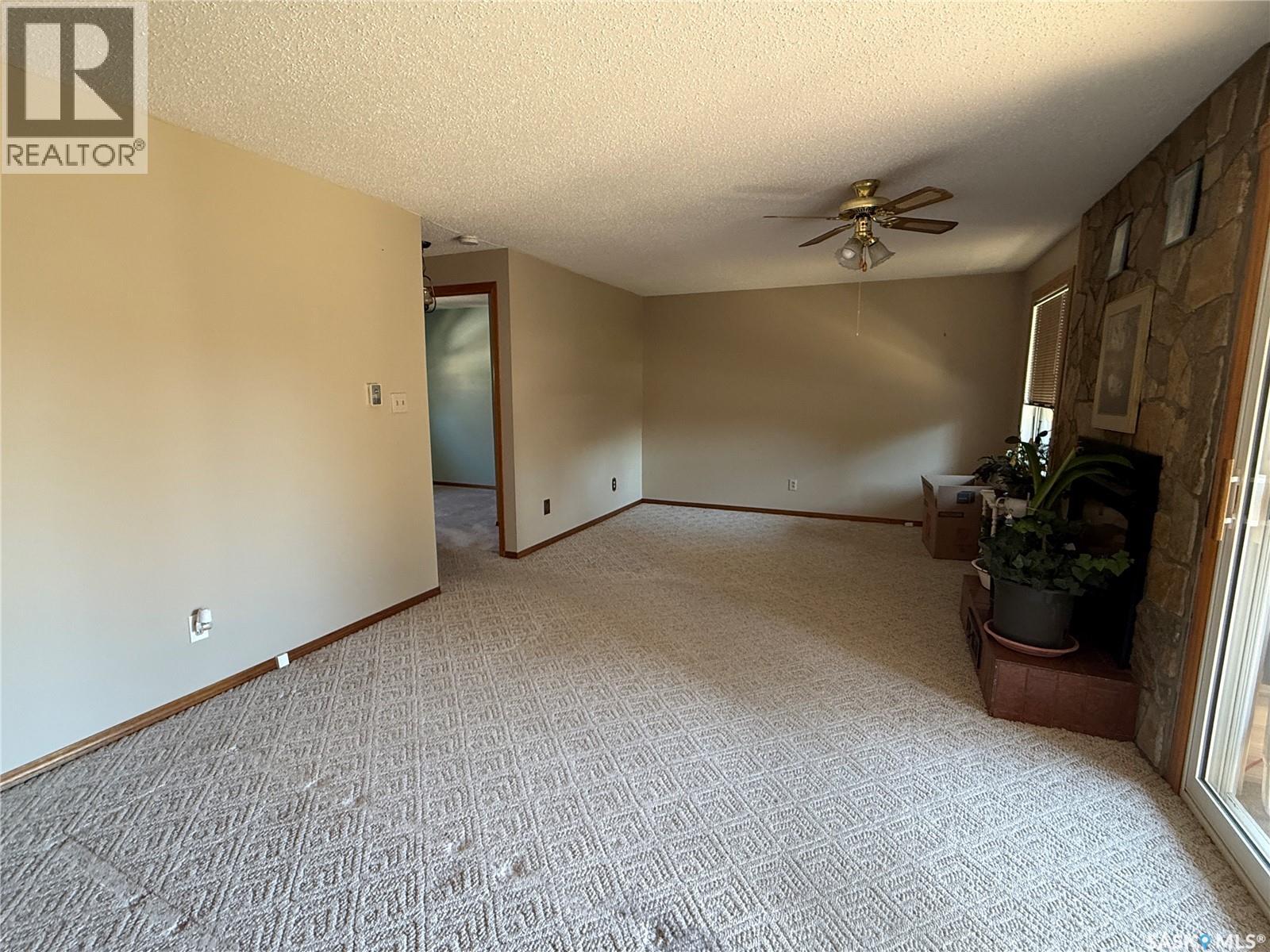 72 11th Street, Weyburn, Saskatchewan  S4H 1J3 - Photo 9 - SK035916