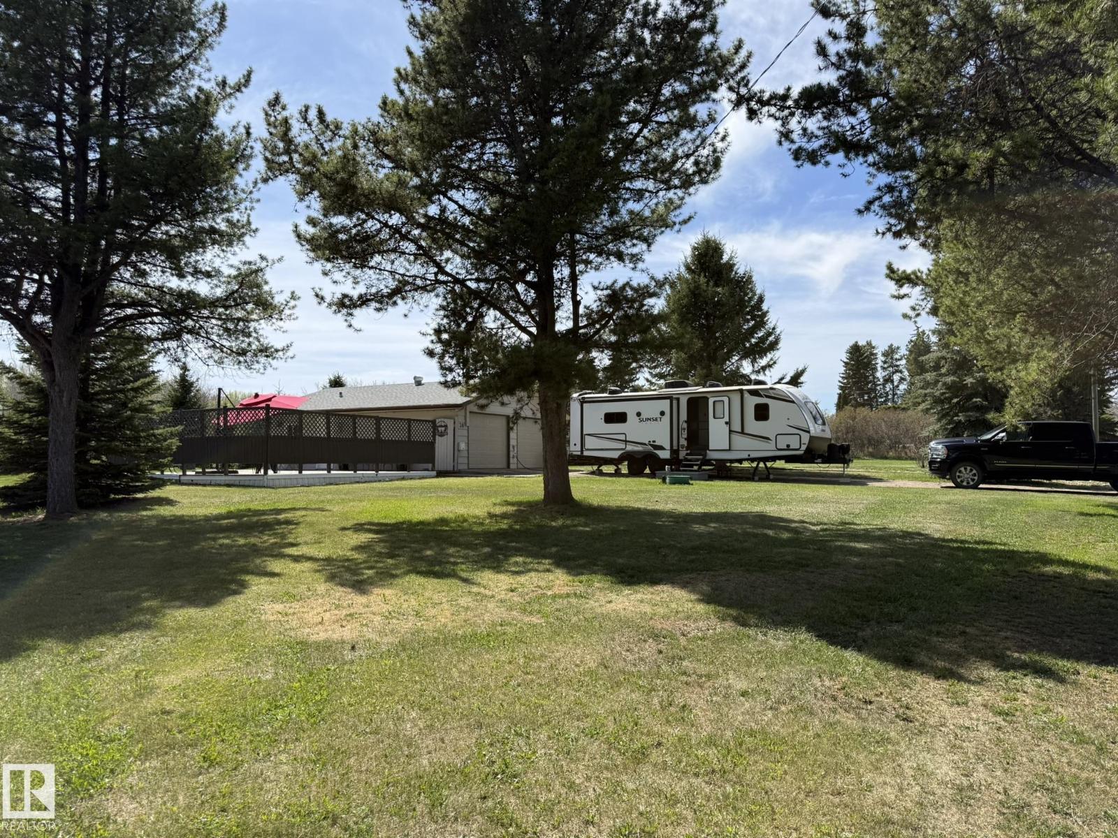 38 Lakeshore Dr, Rural Wetaskiwin County, Alberta  T0C 2V0 - Photo 2 - E4487554
