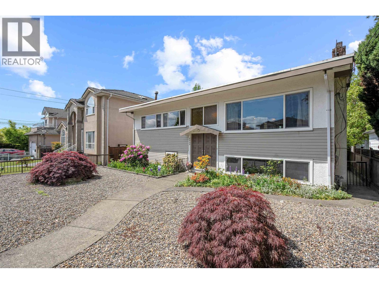 6949 Jubilee Avenue, Burnaby, British Columbia  V5J 4B4 - Photo 3 - R3123498