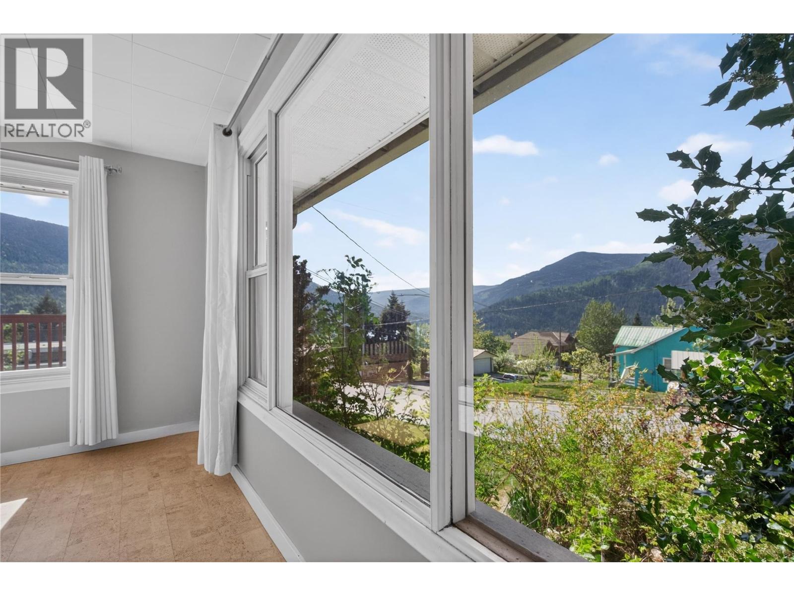 902 Gore Street, Nelson, British Columbia  V1L 5C9 - Photo 8 - 10387403