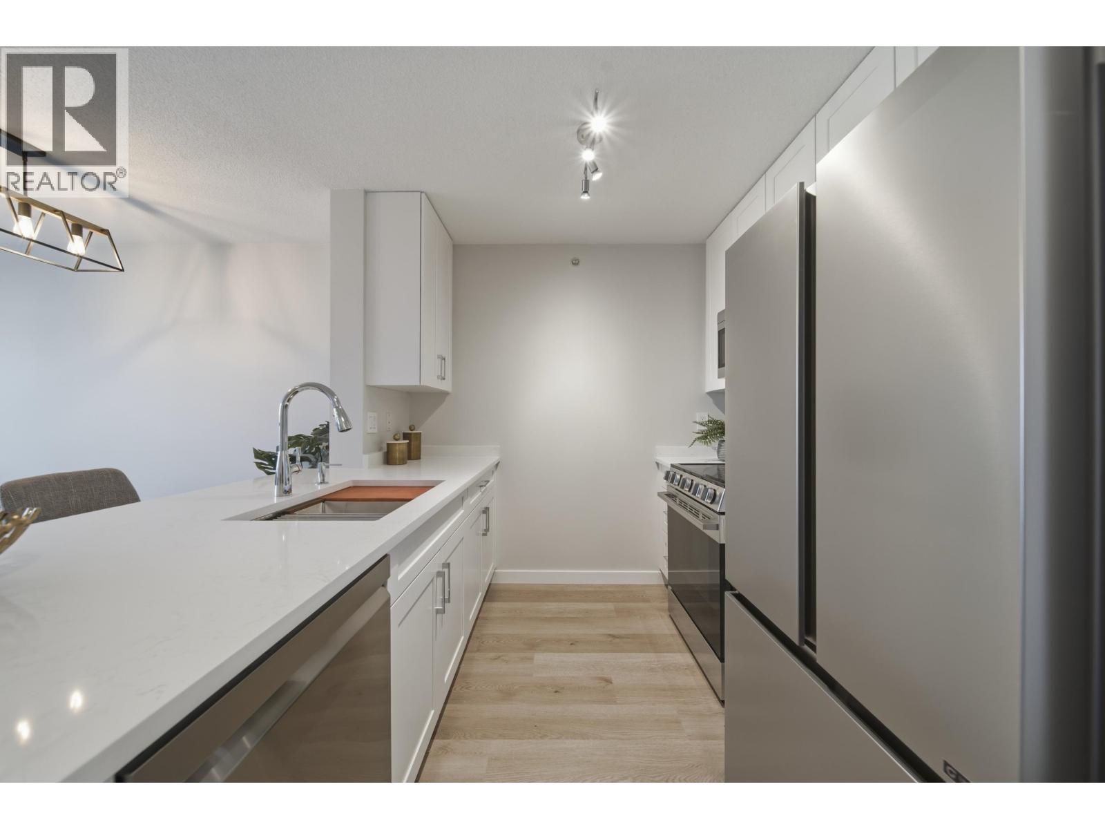 803 3520 Crowley Drive, Vancouver, British Columbia  V5R 6G9 - Photo 12 - R3122602
