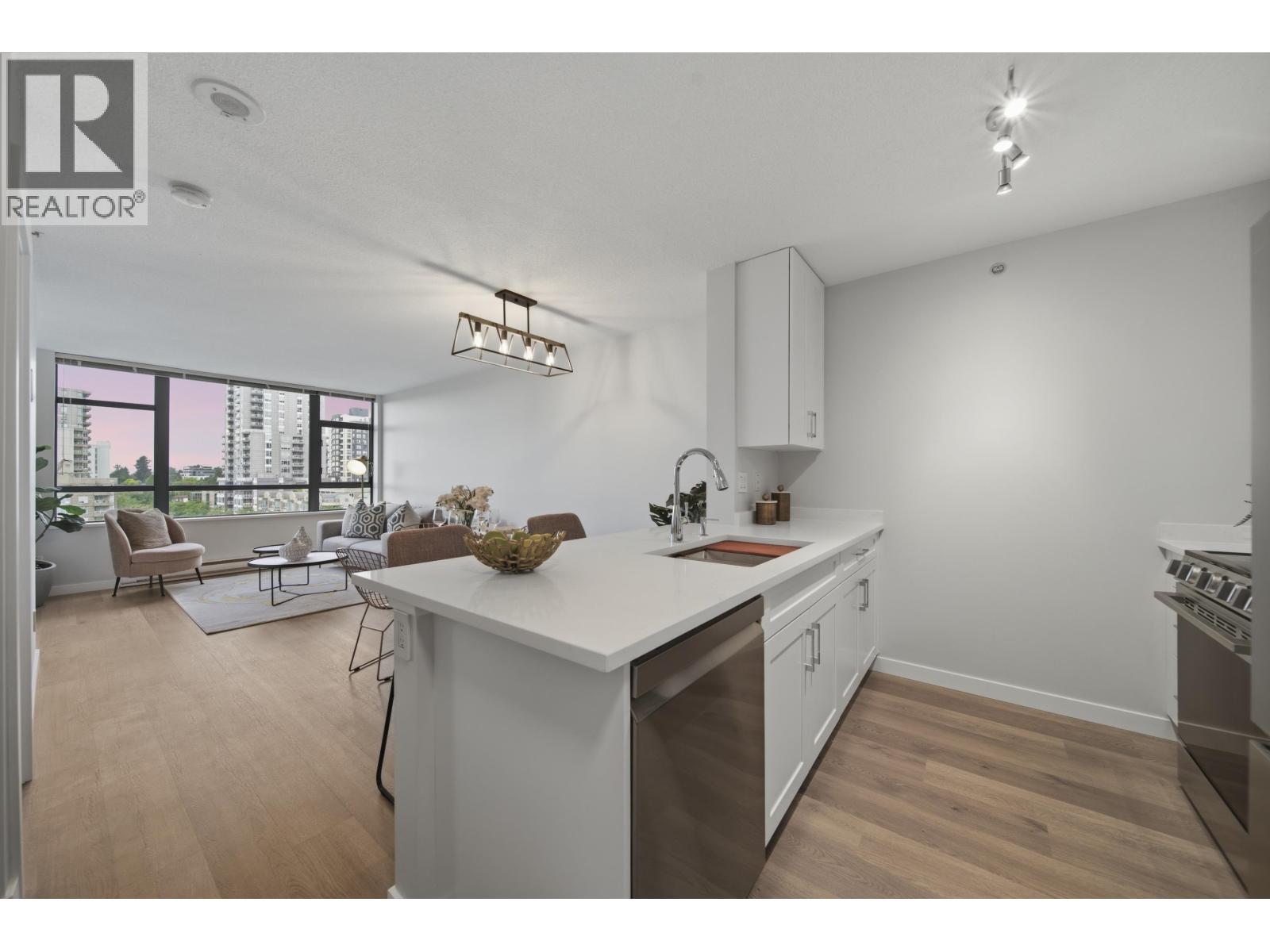 803 3520 Crowley Drive, Vancouver, British Columbia  V5R 6G9 - Photo 11 - R3122602