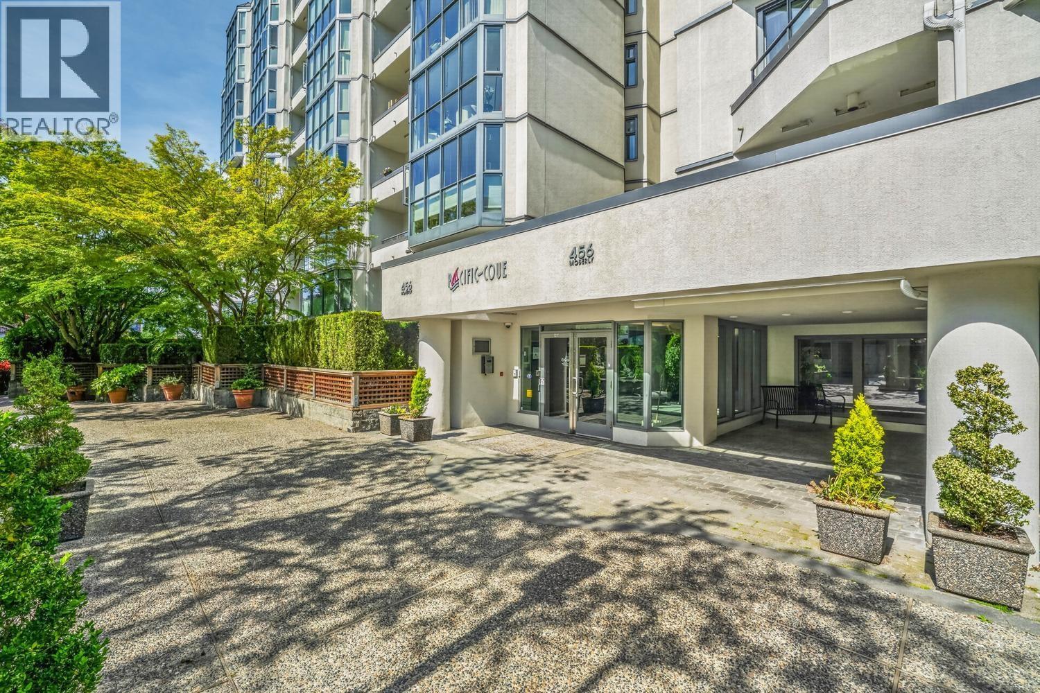 305 456 MOBERLY ROAD, Vancouver, British Columbia