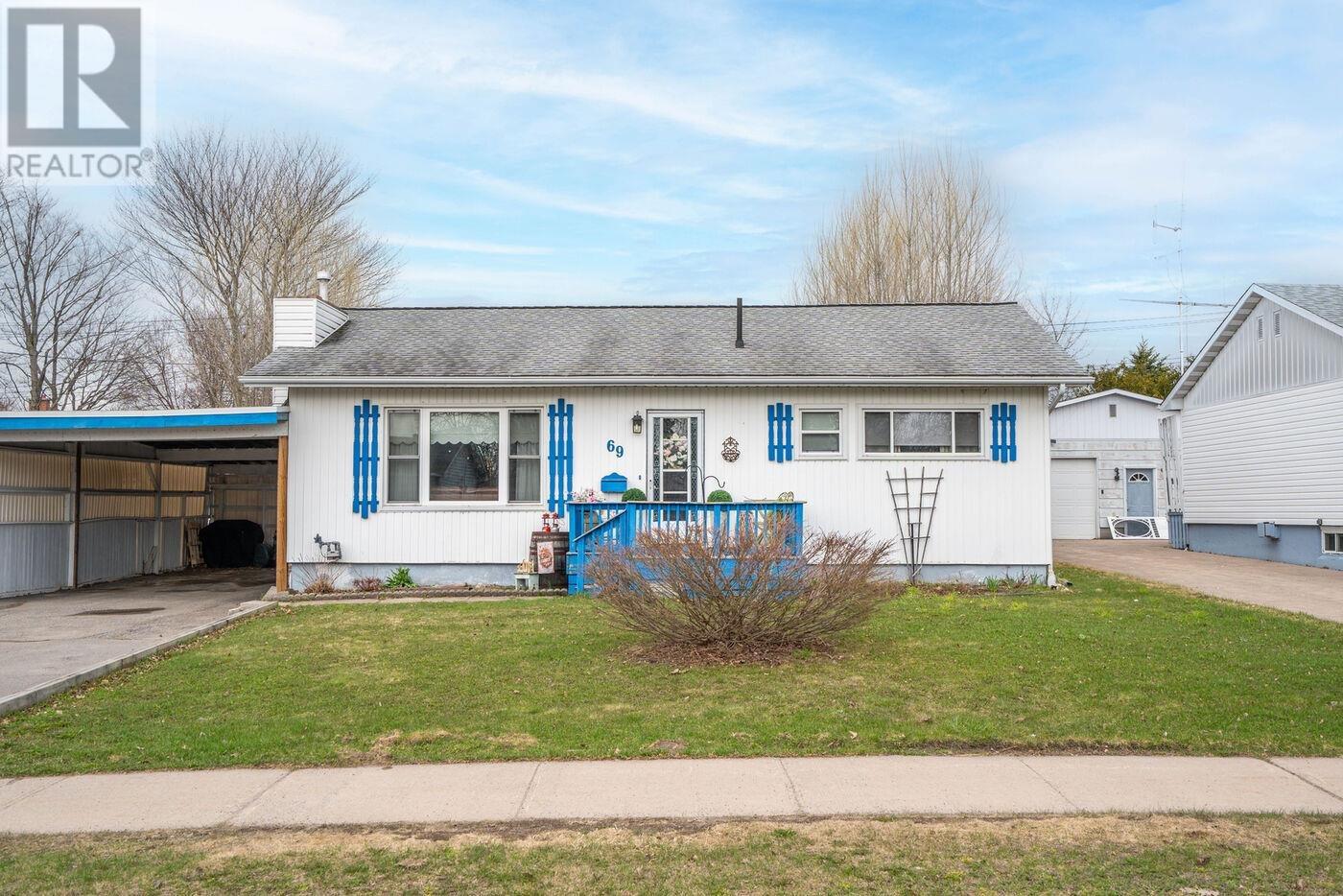 69 Pentagon BLVD, Sault Ste. Marie, Ontario