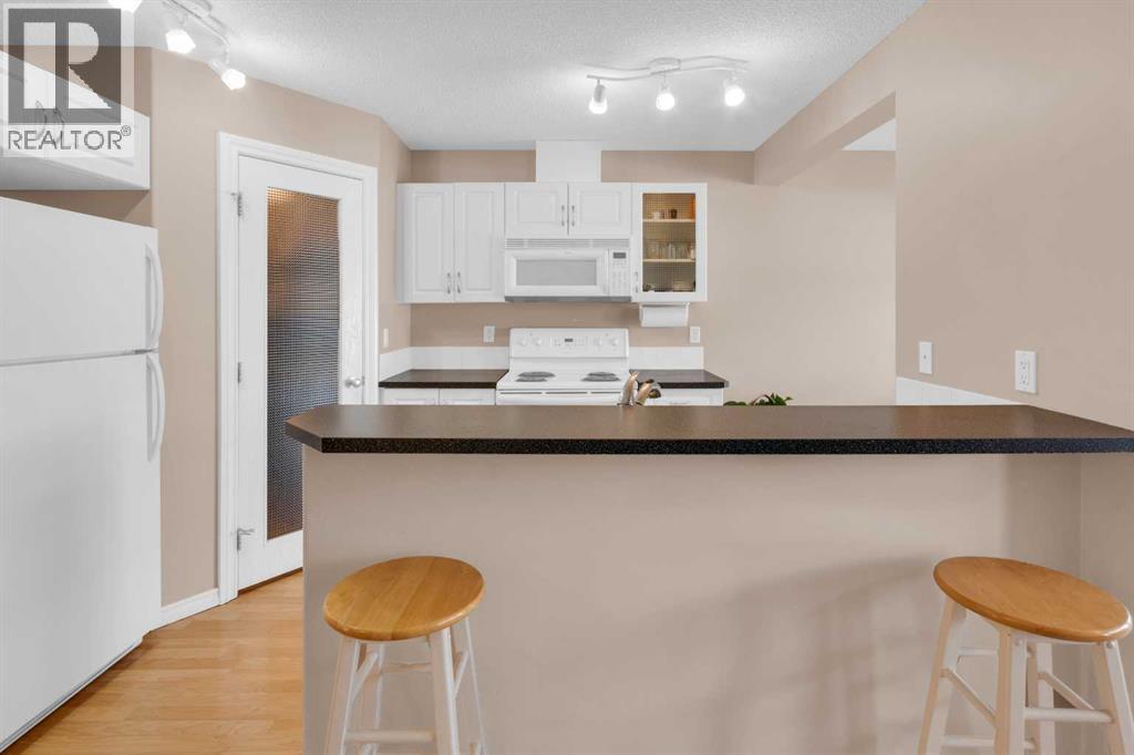 27 Royal Birch Mount Nw, Calgary, Alberta  T3G 5W7 - Photo 3 - A2309770