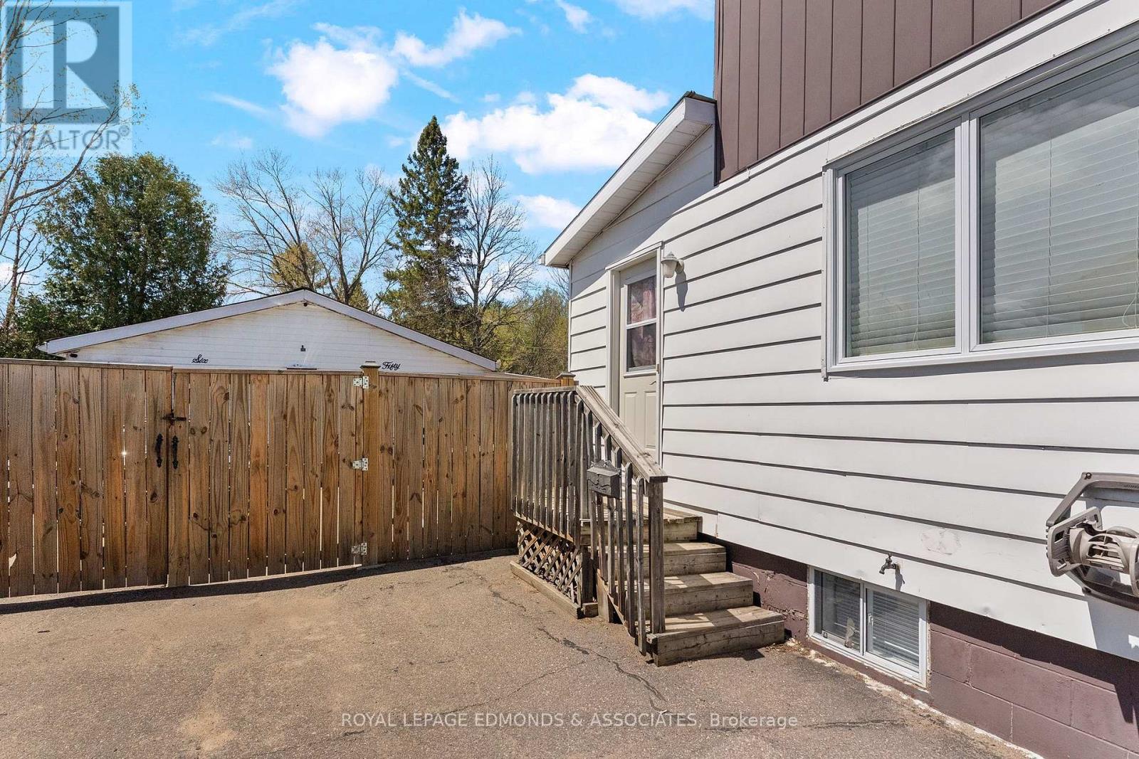 650 Lorne Street W, Laurentian Valley, Ontario  K8A 6T6 - Photo 21 - X13125212