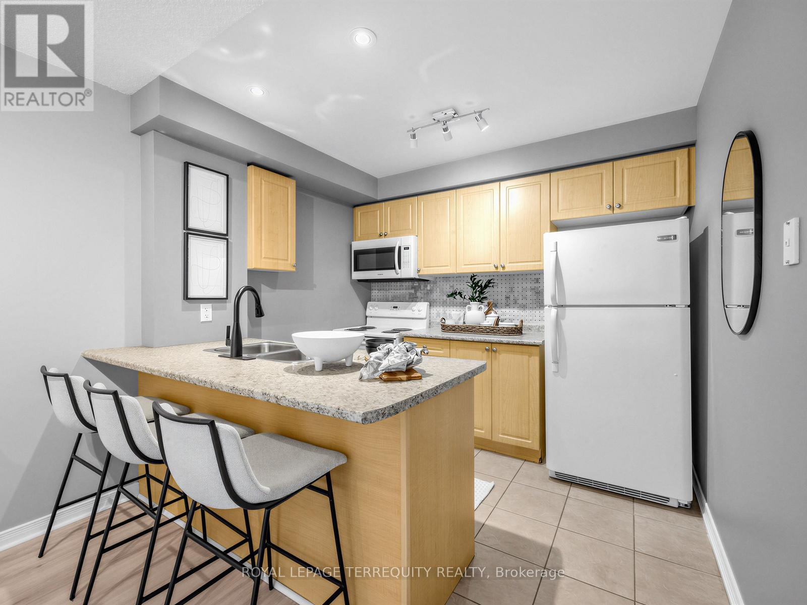 102 - 124 Aspen Springs Drive, Clarington, Ontario  L1C 0G8 - Photo 9 - E13094362