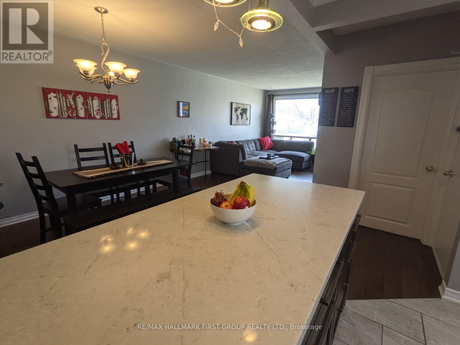 15 Thorncroft Crescent, Ajax, Ontario  L1S 2S1 - Photo 4 - E13005944