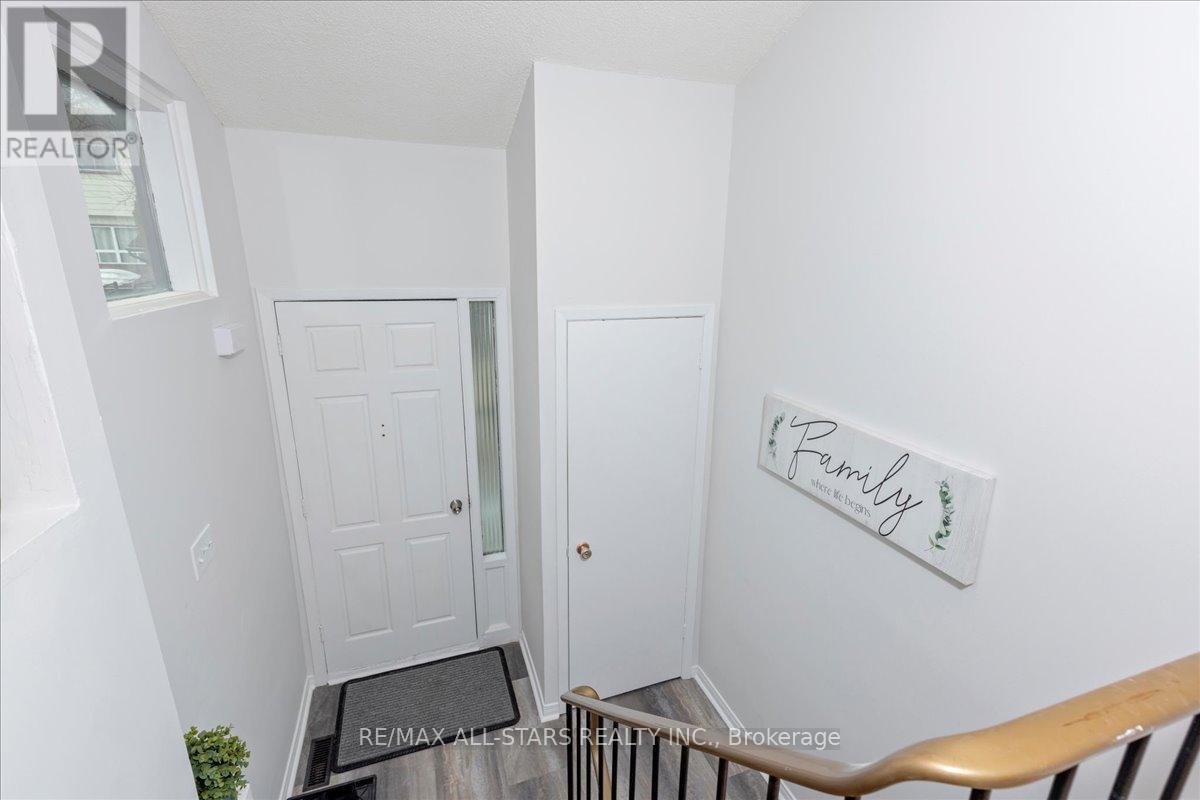 B11 - 63 Ferris Lane, Barrie, Ontario  L4M 5C4 - Photo 9 - S12880126