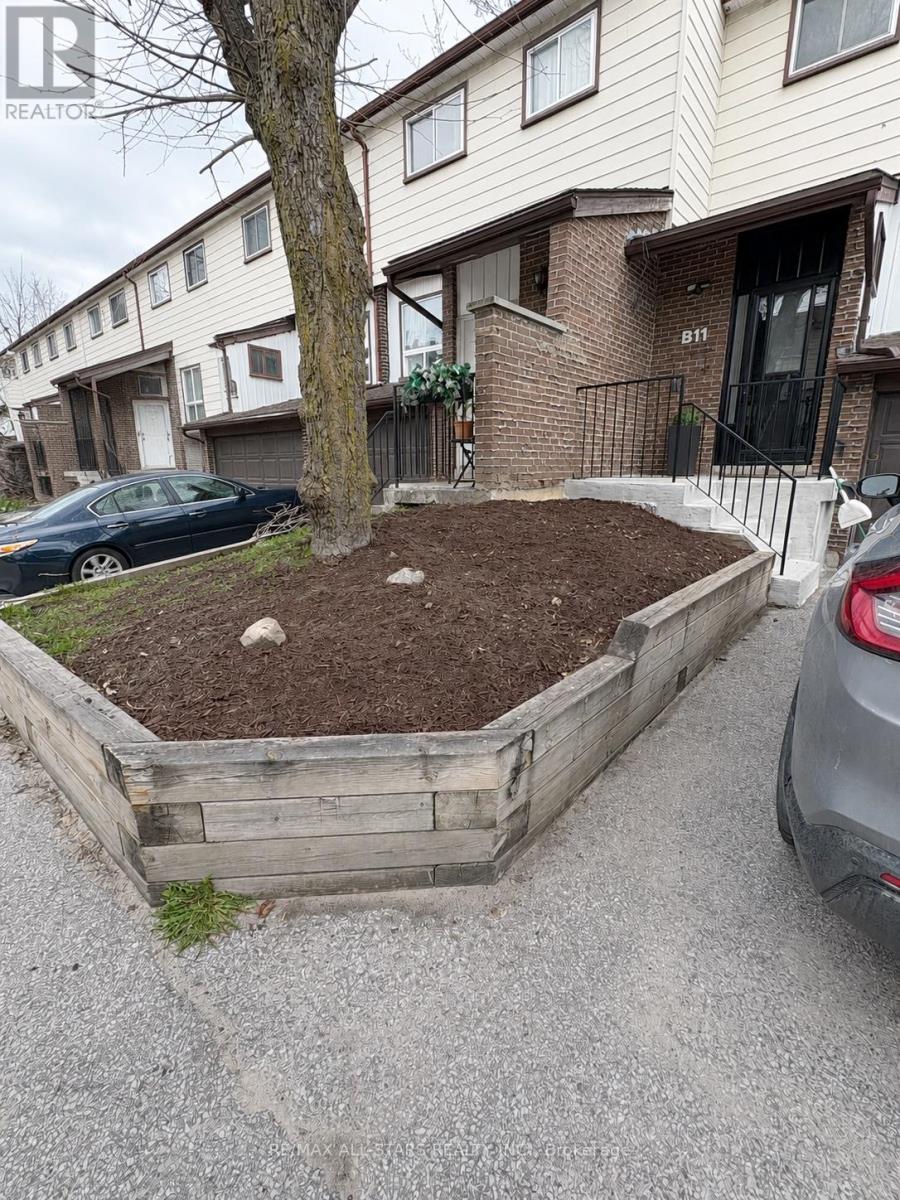 B11 - 63 Ferris Lane, Barrie, Ontario  L4M 5C4 - Photo 2 - S12880126