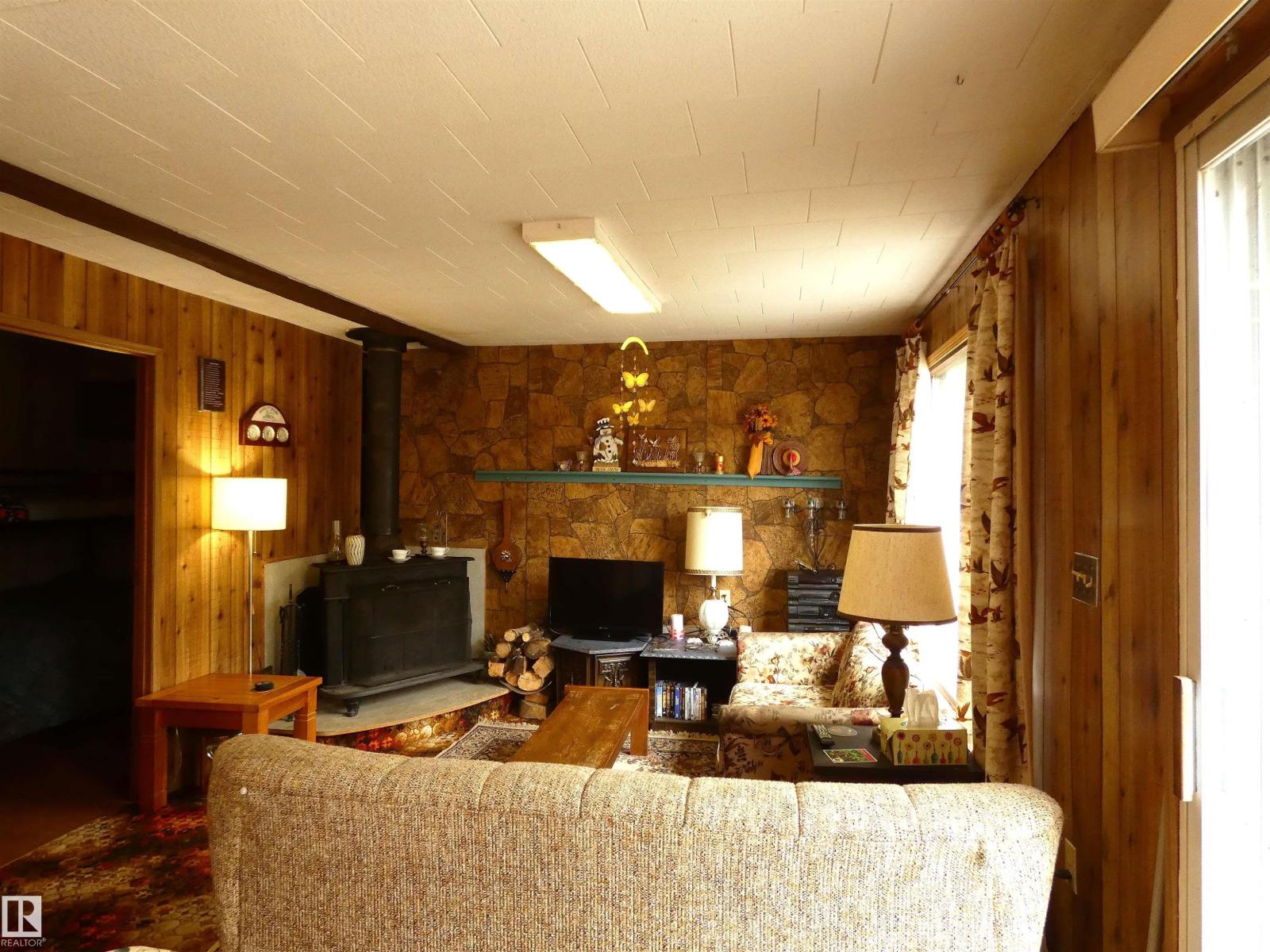 706 Meadow Av, Rural Barrhead County, Alberta  T0E 1A0 - Photo 11 - E4487555