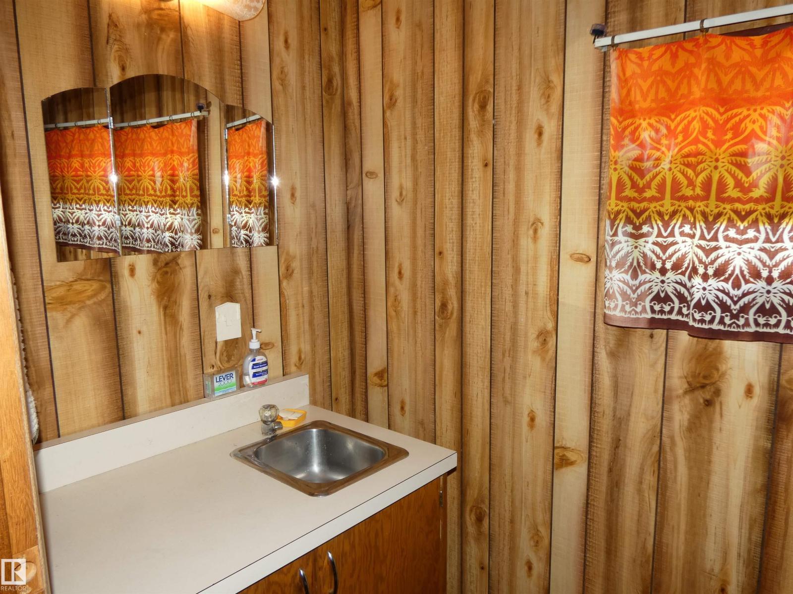 706 Meadow Av, Rural Barrhead County, Alberta  T0E 1A0 - Photo 33 - E4487555