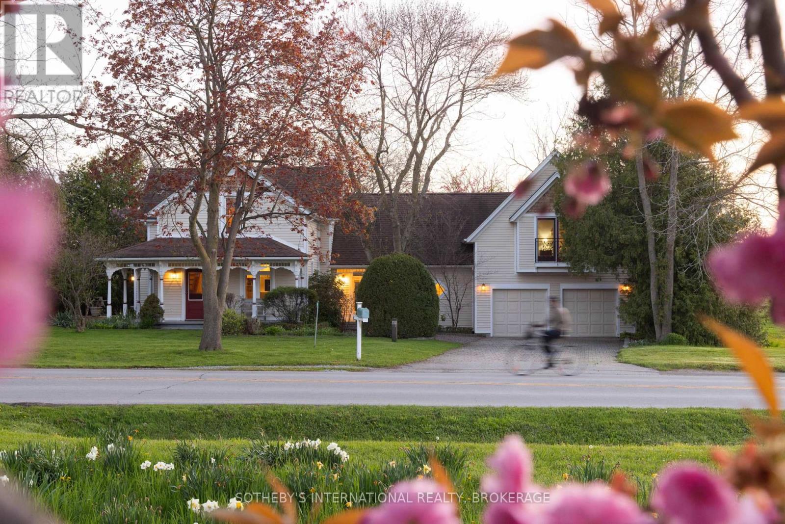 15906 Niagara Parkway