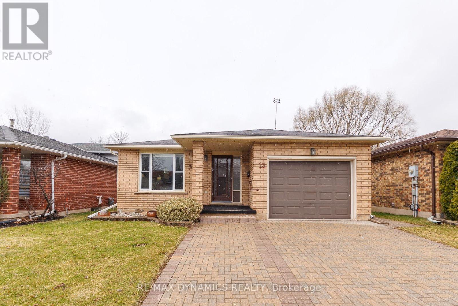15 Rollins Drive, Welland, Ontario  L3C 6Z7 - Photo 1 - X13126020