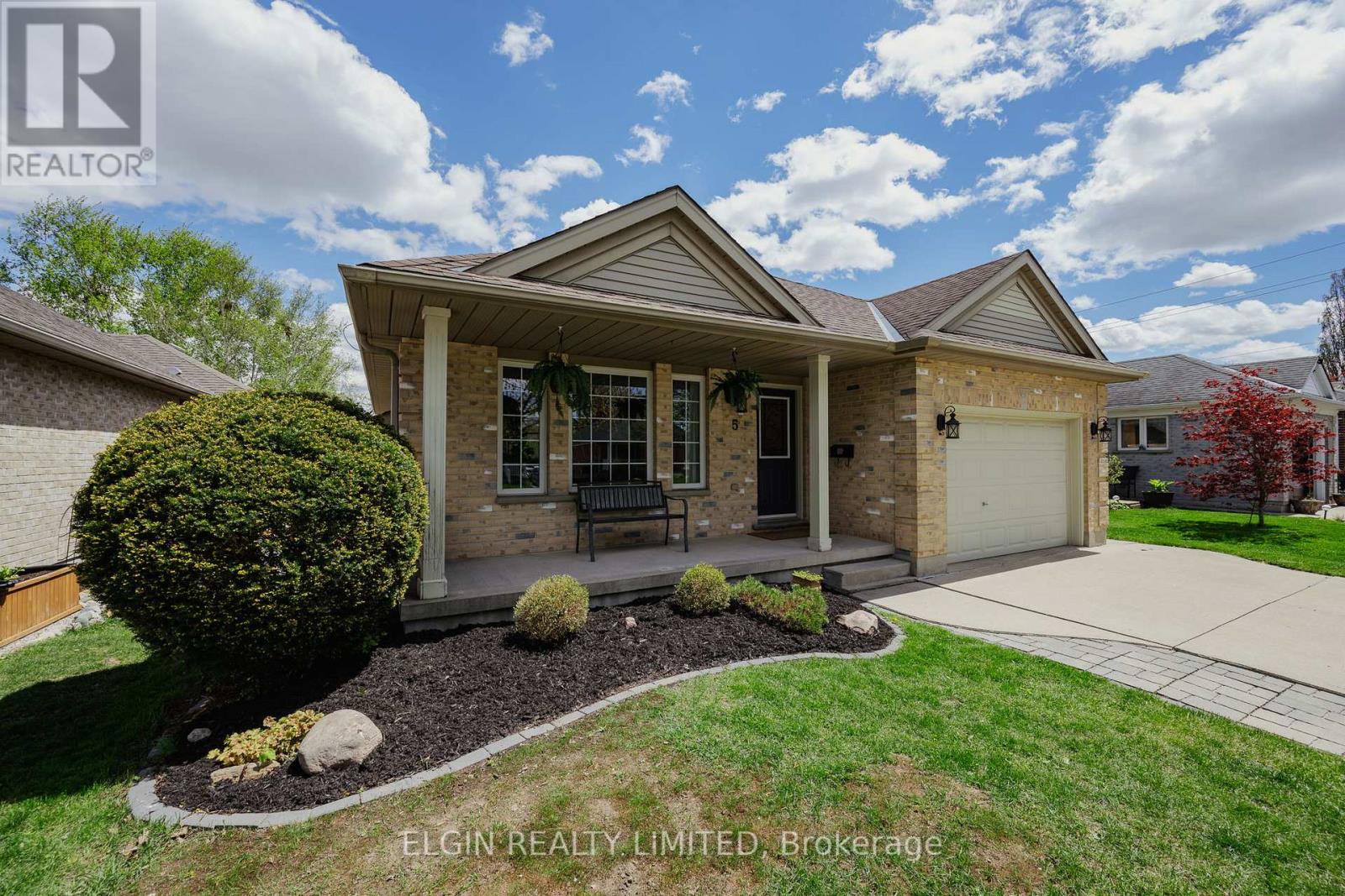 5 Rodney Crescent, St. Thomas, Ontario  N5R 6E1 - Photo 3 - X13126010