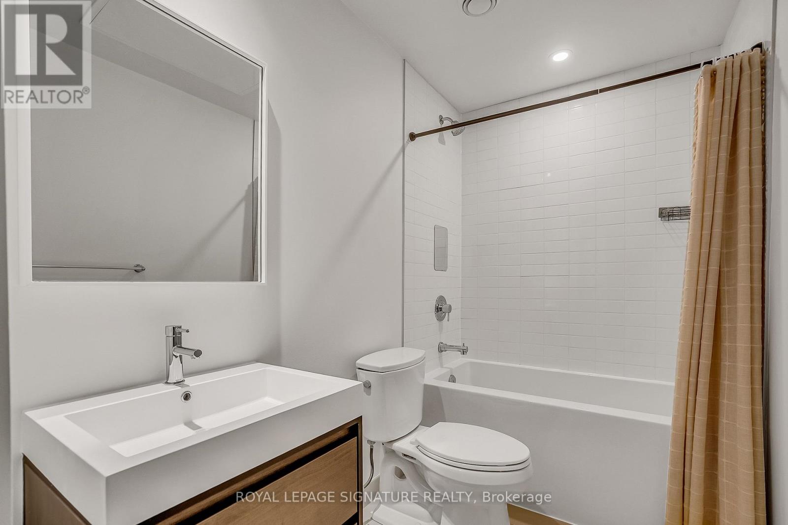 150 Logan Avenue, Toronto, Ontario  M4M 0E4 - Photo 22 - E13125990