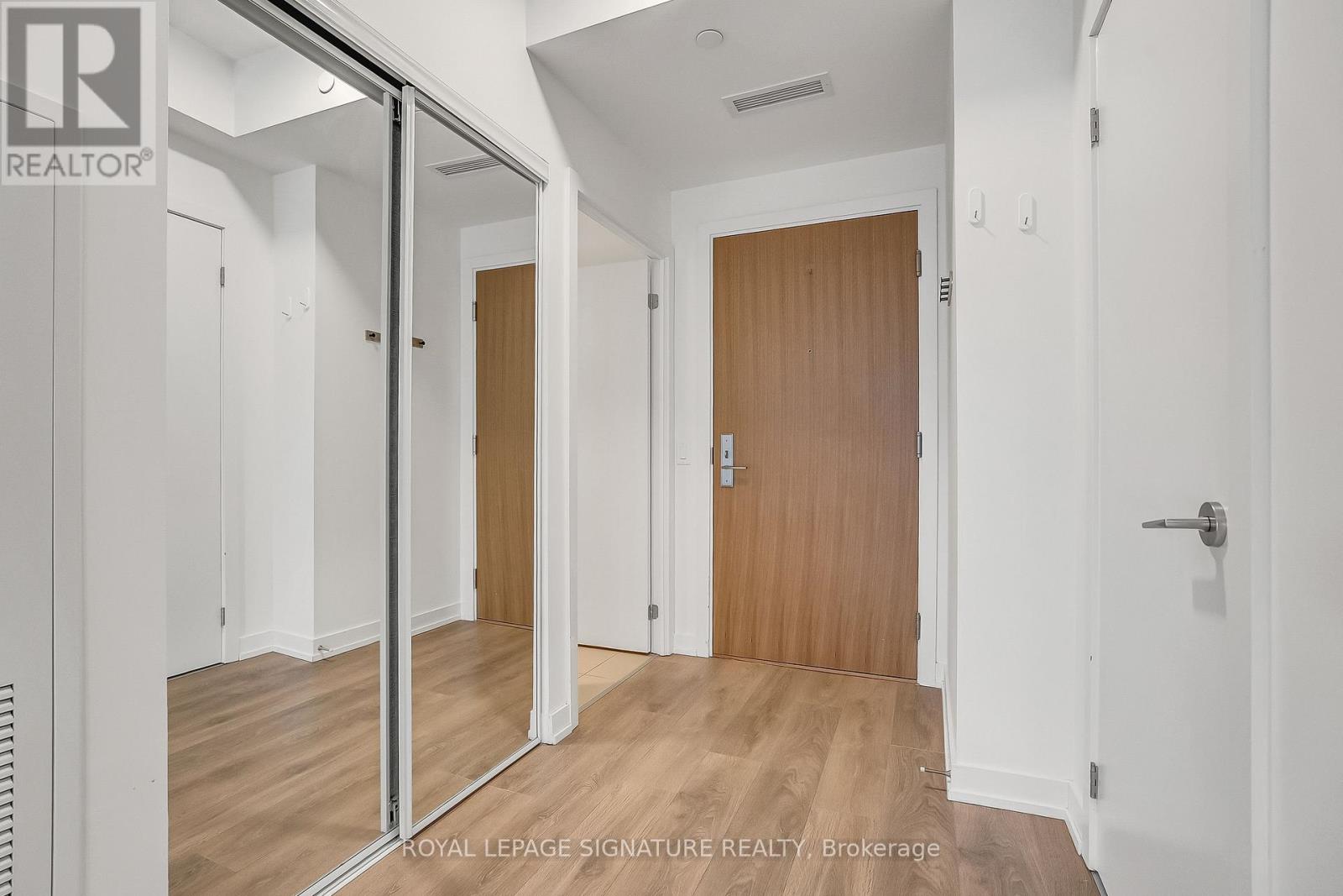 150 Logan Avenue, Toronto, Ontario  M4M 0E4 - Photo 4 - E13125990