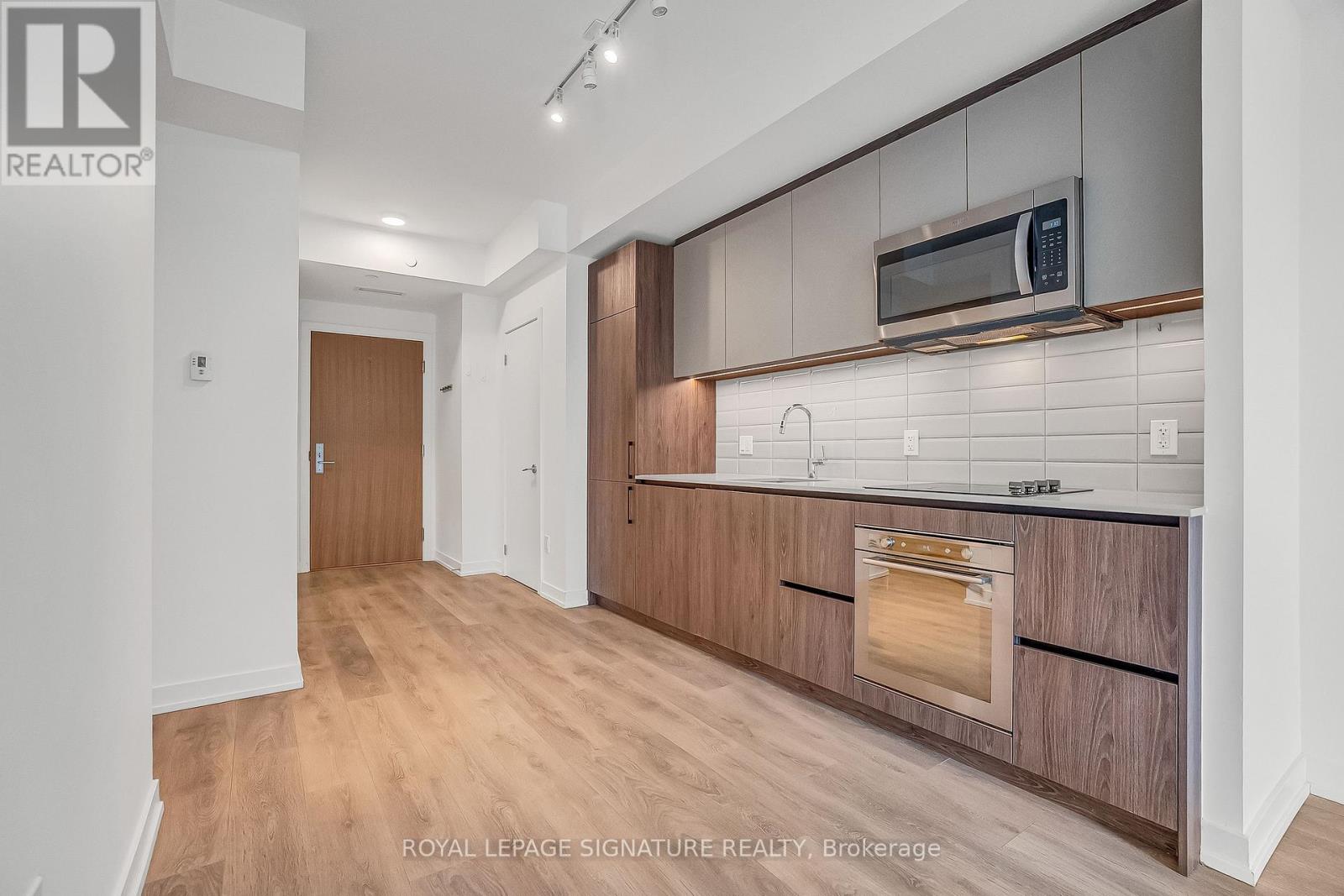150 Logan Avenue, Toronto, Ontario  M4M 0E4 - Photo 6 - E13125990