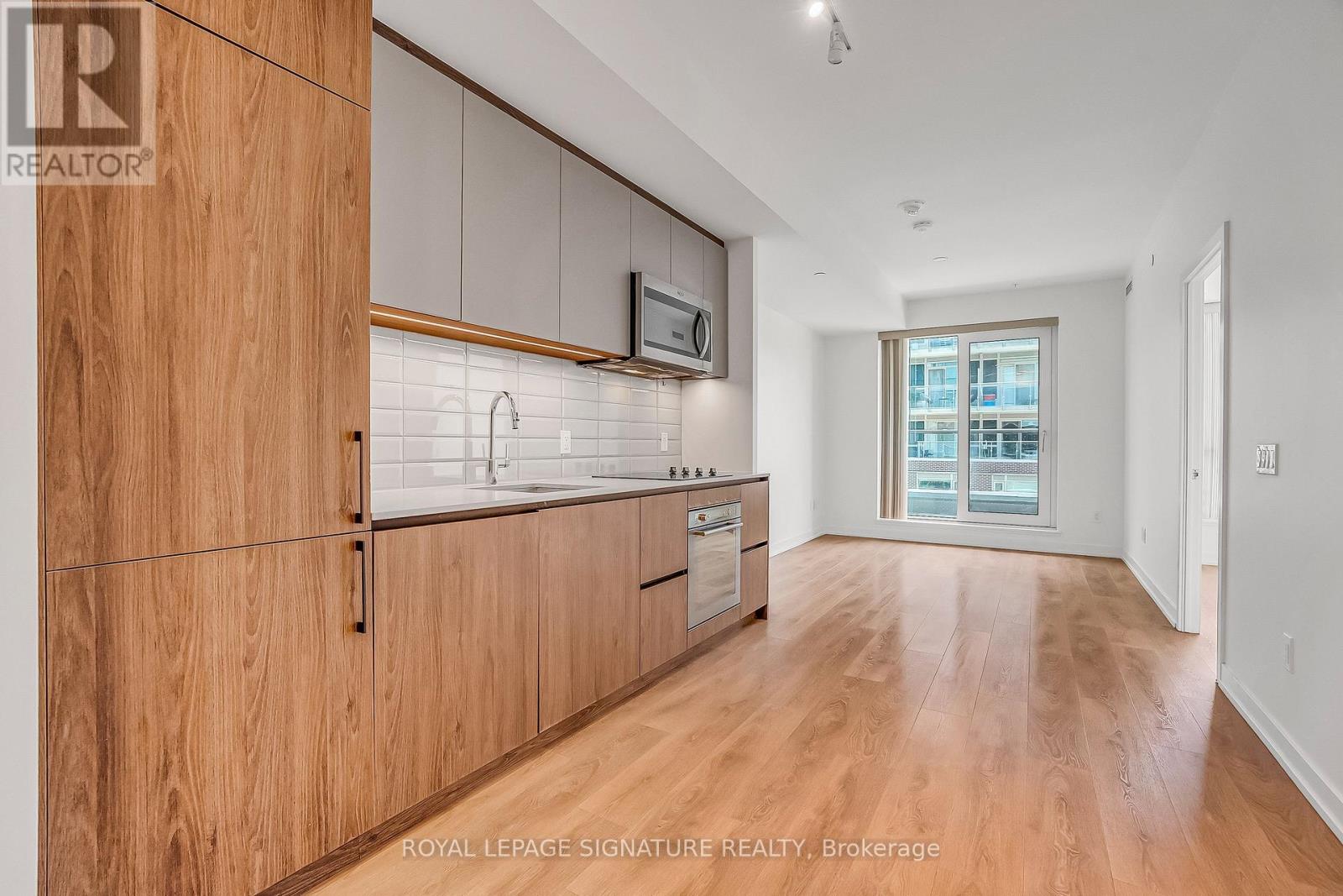 150 Logan Avenue, Toronto, Ontario  M4M 0E4 - Photo 7 - E13125990